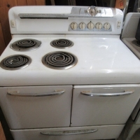 https://www.antiqueappliances.com/wp-content/uploads/1948-Kelvinator-Electric-Stove-214-1-200x200.jpg