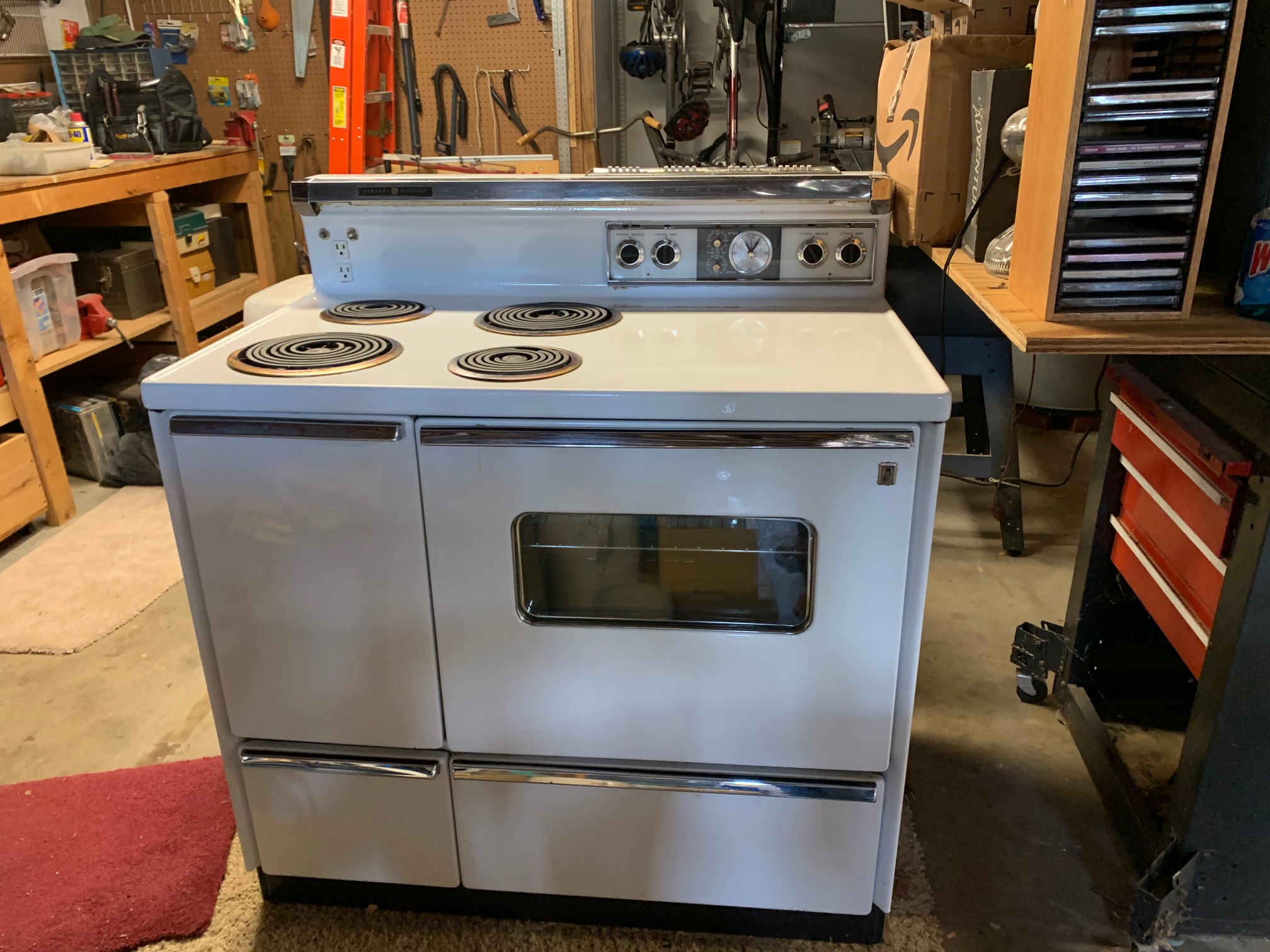 Vintage 1966 electric GE range/double oven, "B" series. Excellent